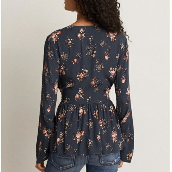 American Eagle Floral Front Tie Midriff Cut Out Blouse - Size XS Blue Top - Picture 6 of 12